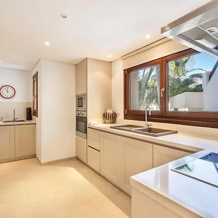 Bahia De Velerin Apartment Estepona