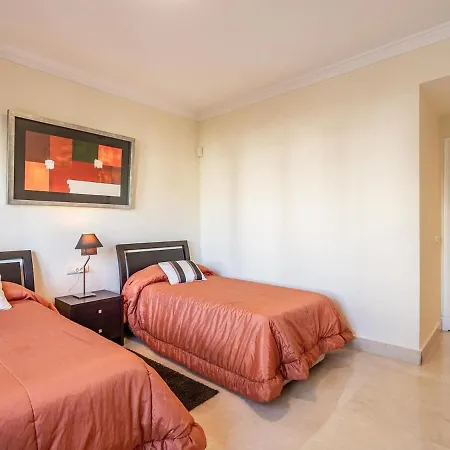 Bahia De Velerin Apartament Estepona