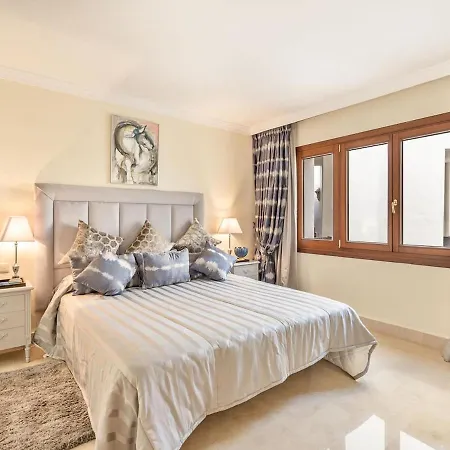Bahia De Velerin Apartment Estepona