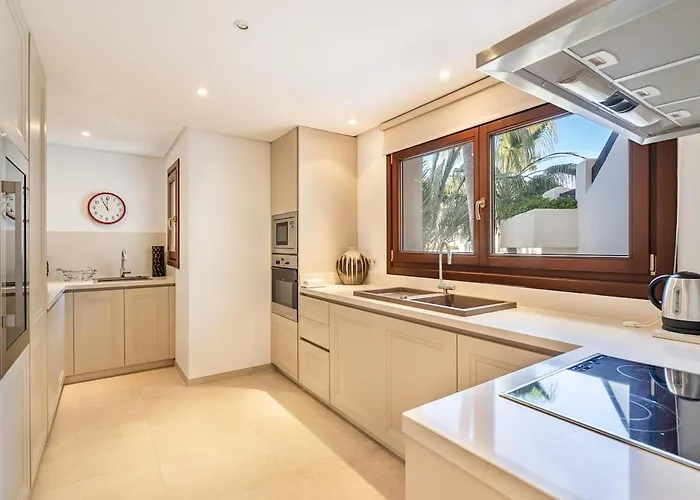 Bahía De Velerin Apartment Estepona