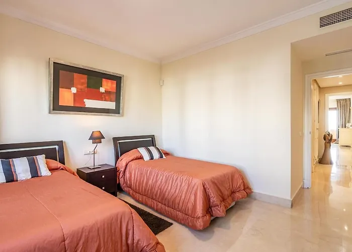 Bahia De Velerin Apartment Estepona