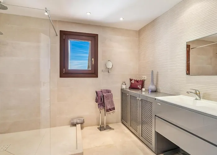 Bahia De Velerin * Estepona