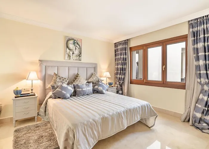 Bahía De Velerin Apartment Estepona