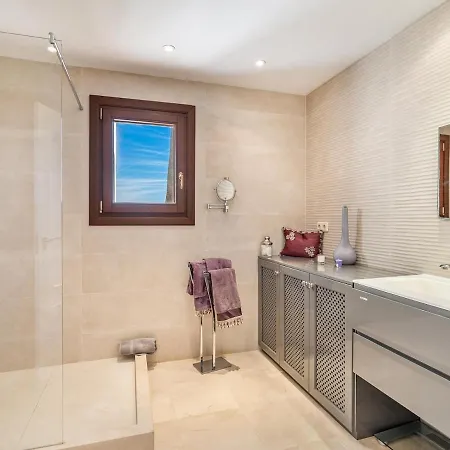 Bahia De Velerin * Εστεπόνα